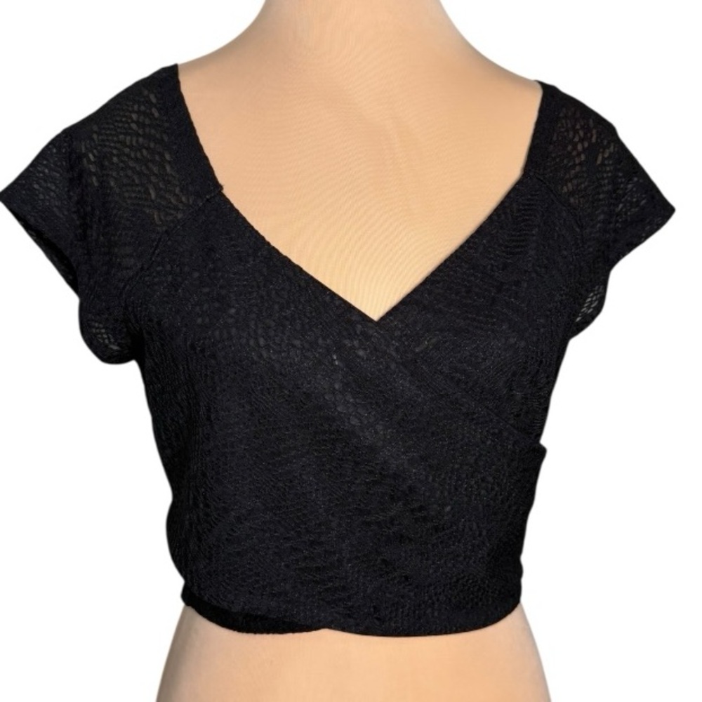 Bebe Black Lace Textured Knit Crop Top with Cap Sleeve Zip Up Back